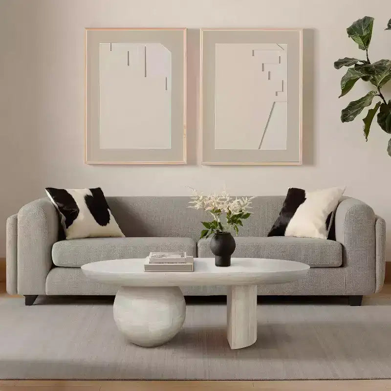 Table basse ovale en manguier de 38 po avec pieds sphériques, blanc délavé