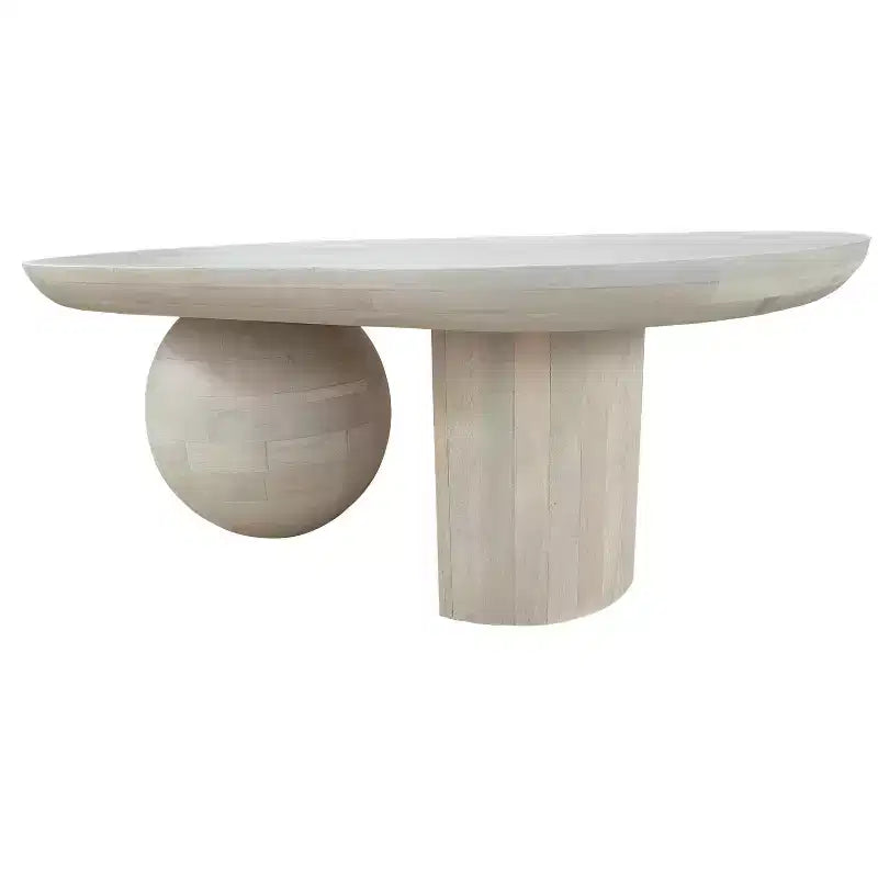 Table basse ovale en manguier de 38 po avec pieds sphériques, blanc délavé