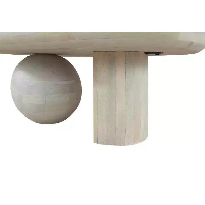 Table basse ovale en manguier de 38 po avec pieds sphériques, blanc délavé