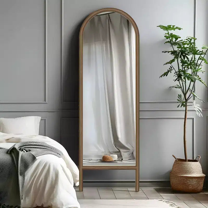 Miroir pleine longueur à cadre en bois, dessus arqué, inclinable